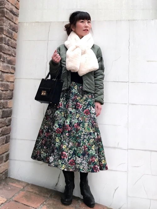 Today’s Outfit バニラアイスカラーが綺麗なエコファーストール MA-1×花柄スカート 大人カジュアル コーデ 2017.12.1