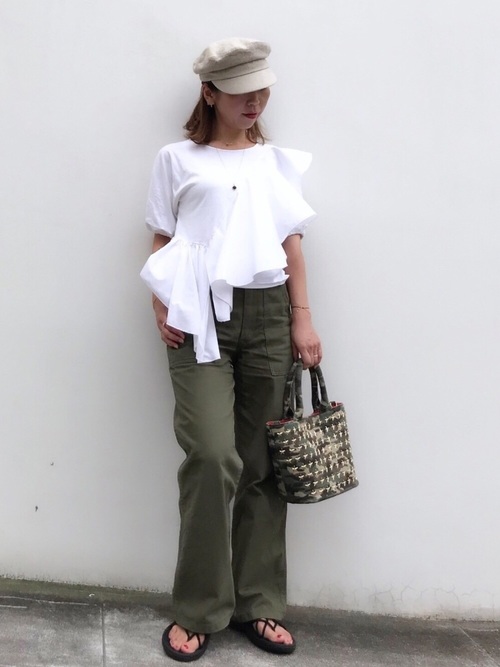 Today’s Outfit フリルの白Tシャツ×ベイカーパンツ シンプル 大人カジュアル コーデ 2018.7.28