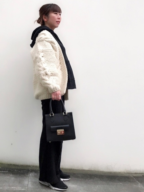 Today’s Outfit ざっくりケーブルニットカーディガン×パーカー モノトーン 冬 大人カジュアル コーデ 2018.12.14