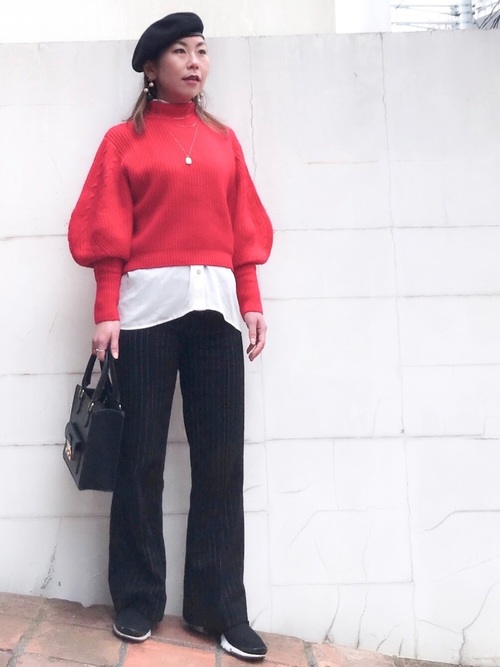 Today’s Outfit 赤ニット×白シャツ ストライプパンツ 冬 大人カジュアル コーデ 2019.1.7