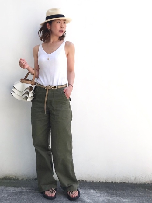 真夏 リブタンクトップ ベイカーパンツ パンツスタイル リラックス 大人カジュアル コーディネート ファッション ootd