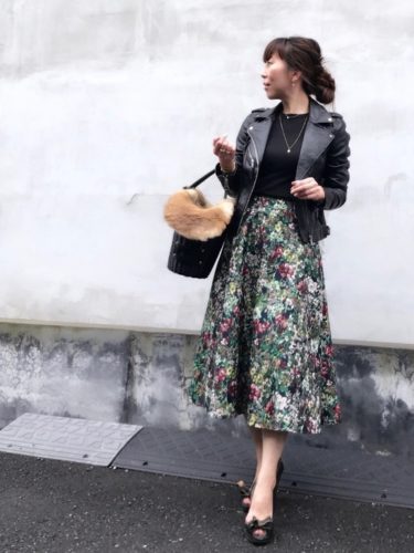 ZARA ライダースジャケット 花柄ロングスカート 秋 大人カジュアル コーデ